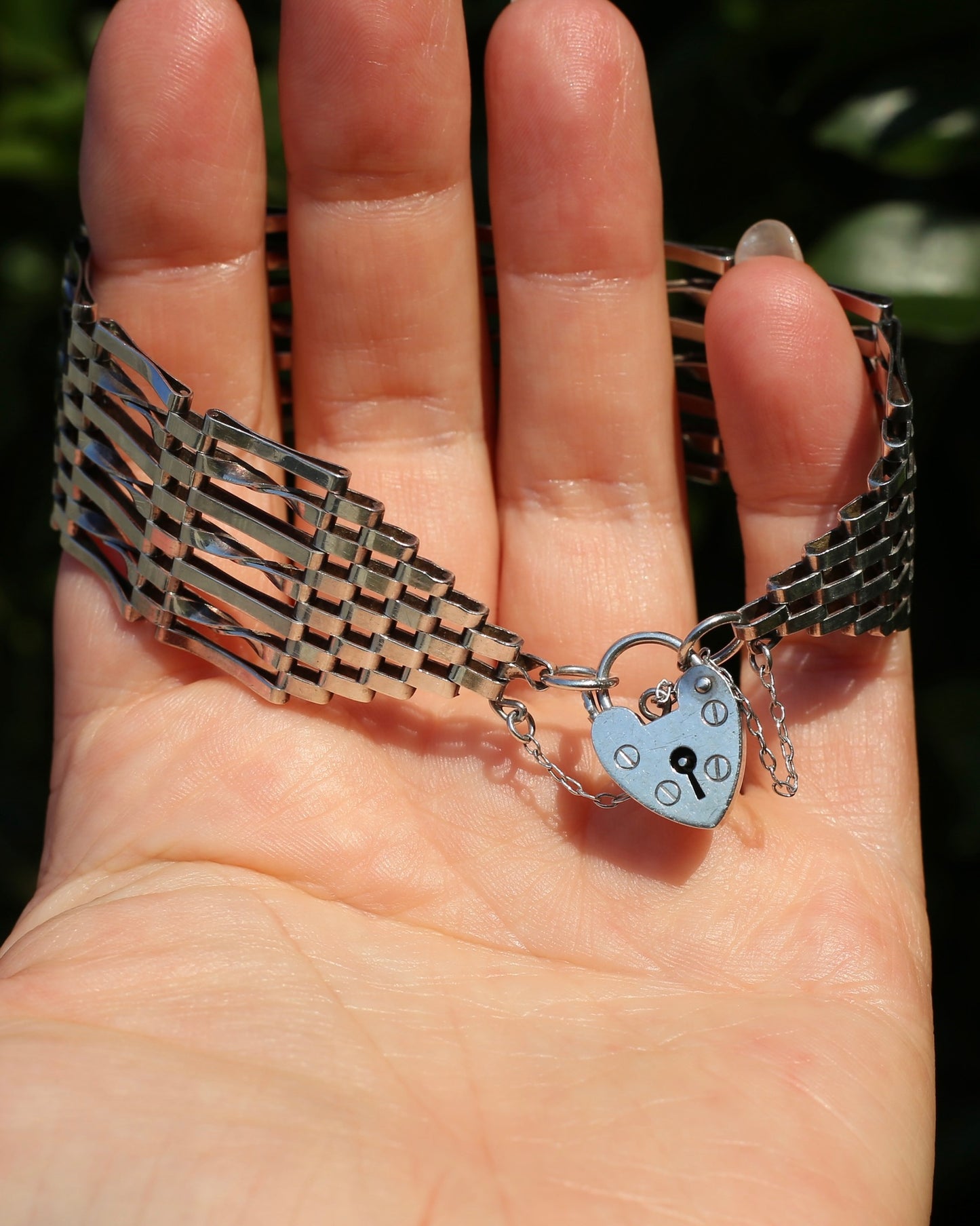1978 London Made Gate Bracelet with Heart Padlock and Safety Chain, 19cm, 24.7g