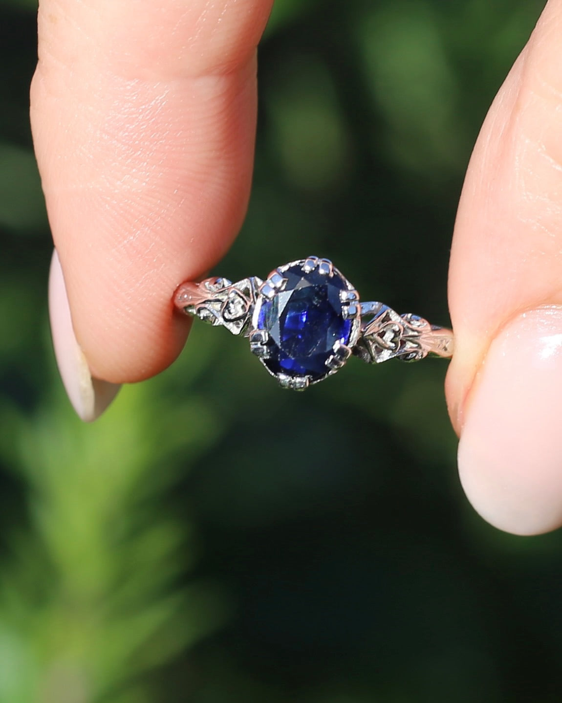 1.3ct Natural Blue Australian Sapphire, in a Vintage Double Claw Set 9ct White Gold Filigree Ring, size P or 7.75, 2.45g
