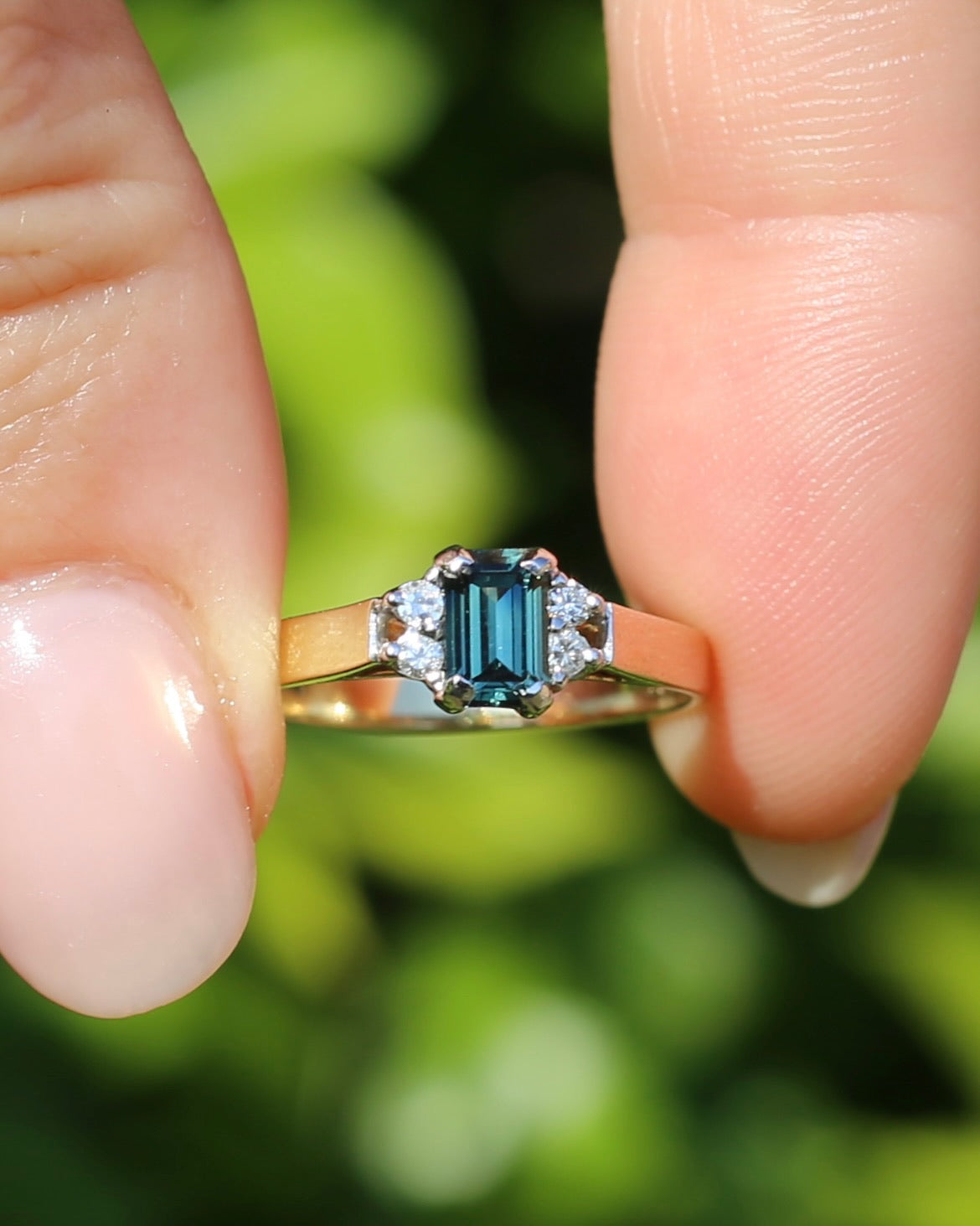 East African 0.725ct Teal Sapphire in Vintage Diamond Ring, 9ct Yellow and White Gold, size N1/2 or 7, 2.54g