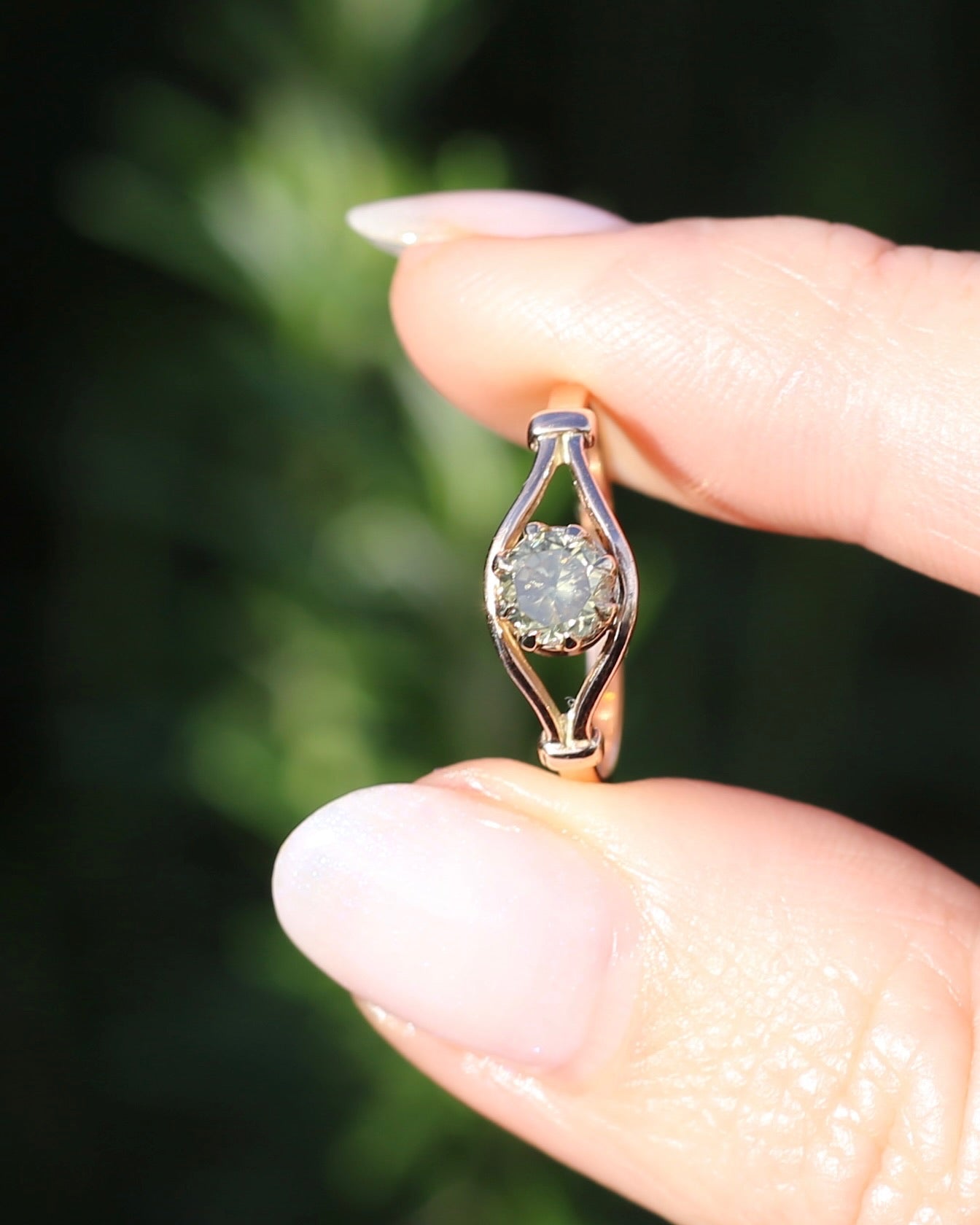 East African Green Zircon, Vintage 8 Claw Setting, Old Rosey Gold, size M1/2 or 6.5