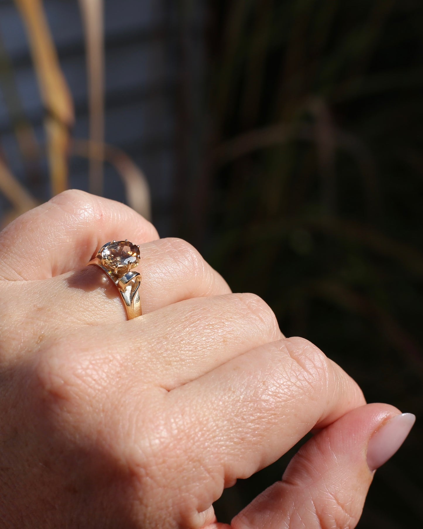 Pale Honey Coloured 2.4ct Australian Zircon in Vintage 9ct Yellow Gold, size P or 7.5