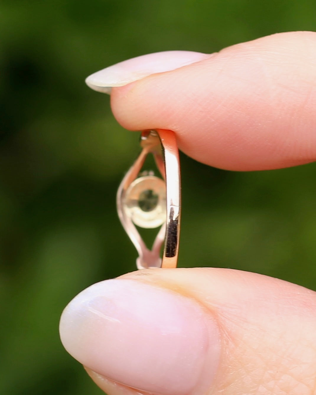 East African Green Zircon, Vintage 8 Claw Setting, Old Rosey Gold, size M1/2 or 6.5