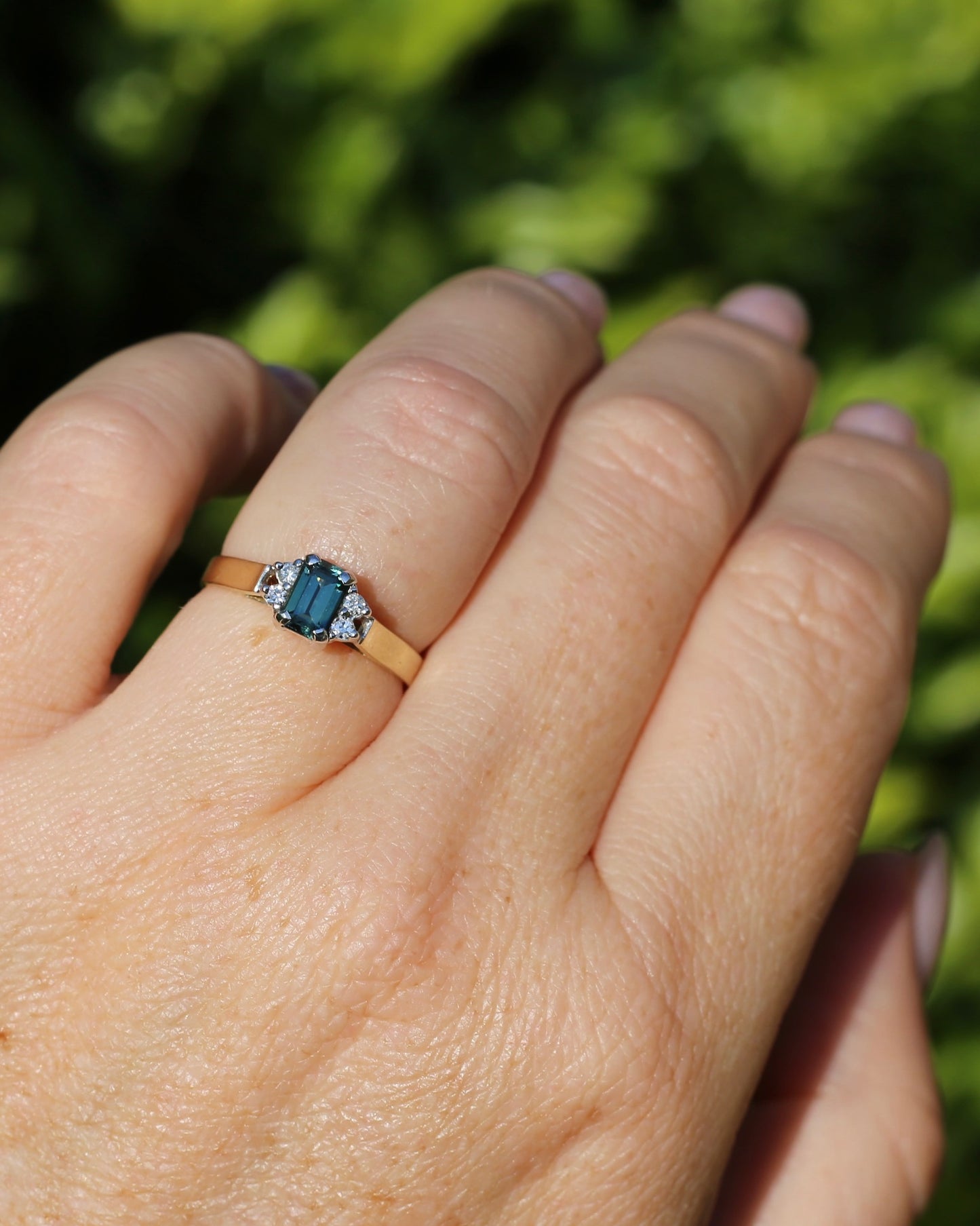 East African 0.725ct Teal Sapphire in Vintage Diamond Ring, 9ct Yellow and White Gold, size N1/2 or 7, 2.54g