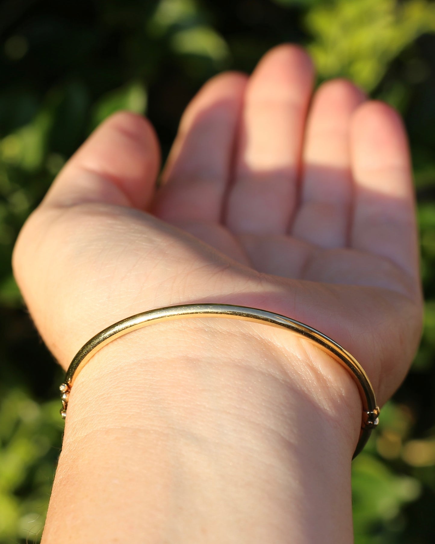 Silver Filled 1/10 Gold Hinged Bangle, approx 17cm oval, 5.81g