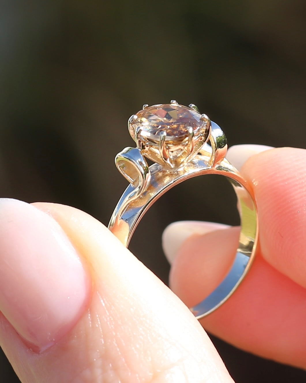 Pale Honey Coloured 2.4ct Australian Zircon in Vintage 9ct Yellow Gold, size P or 7.5