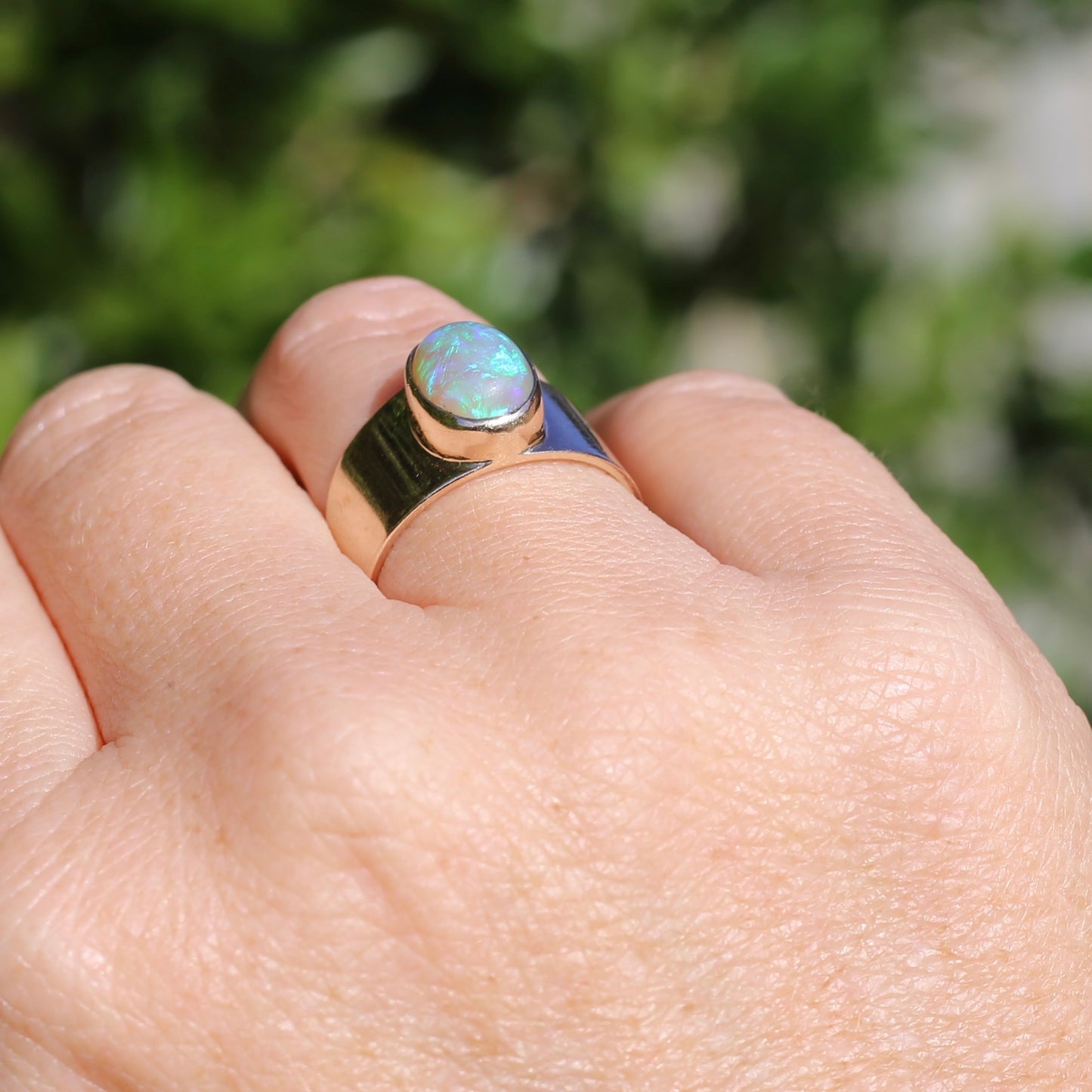 Vintage Bezel Set Opal Cabachon in Rosey 9ct Gold Ring, Size 8 or Q fits more like a P or just over 7.5