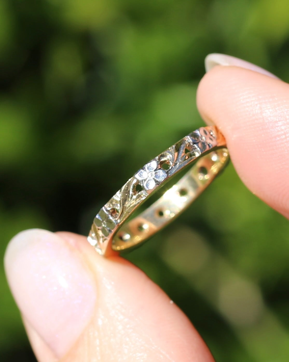 Pristine Vintage Mixed Metal Floral Wedder, 18ct Yellow and White Gold, size 8 or just over P1/2
