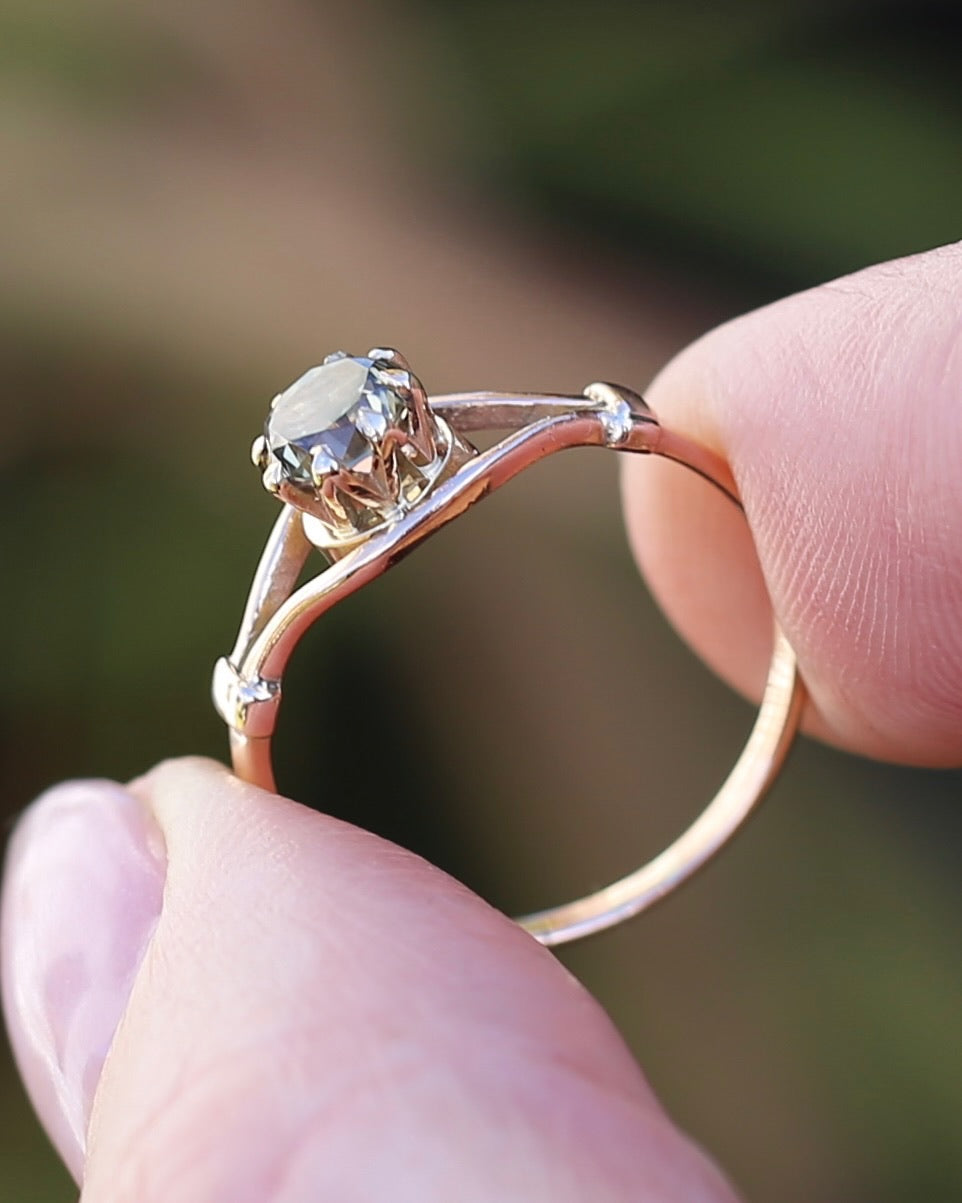 East African Green Zircon, Vintage 8 Claw Setting, Old Rosey Gold, size M1/2 or 6.5