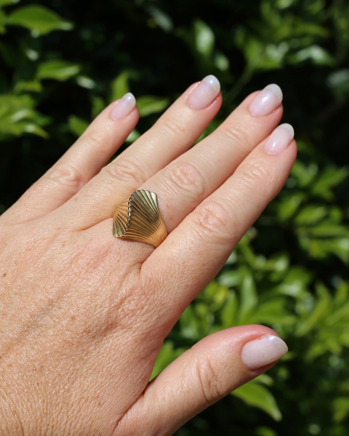 Retro 1970s 14ct Gold Sculptured Shell or Fan Ring, size R or 8.5 (maybe fits a bit bigger)