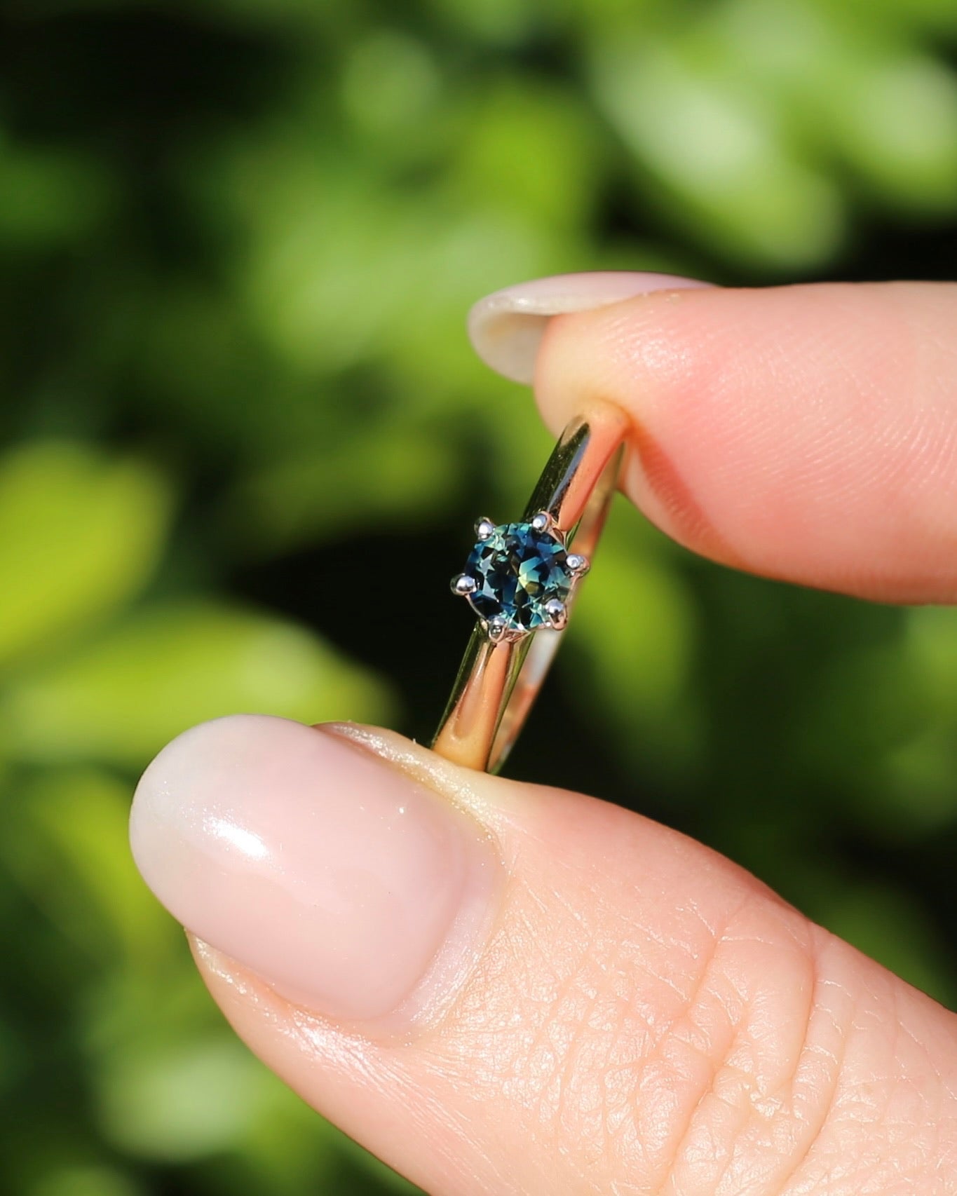 0.55ct Australian Parti Sapphire, 6 Claw Setting, 9ct White and Yellow Gold, size 7 or O, 3.52g