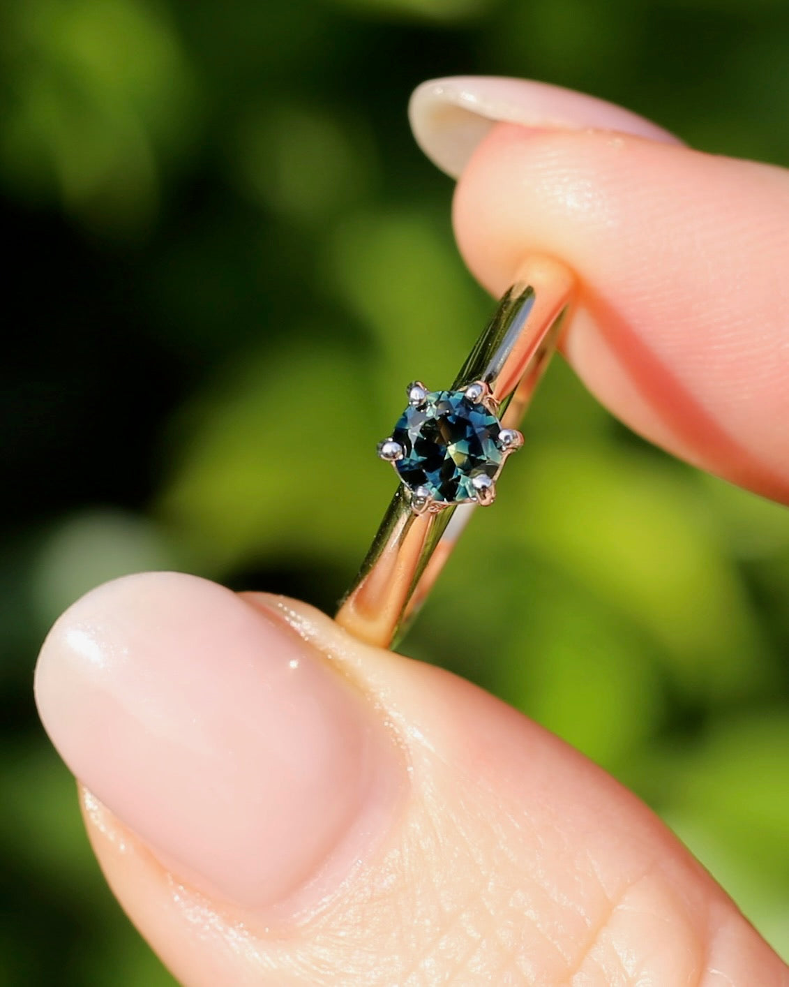 0.55ct Australian Parti Sapphire, 6 Claw Setting, 9ct White and Yellow Gold, size 7 or O, 3.52g