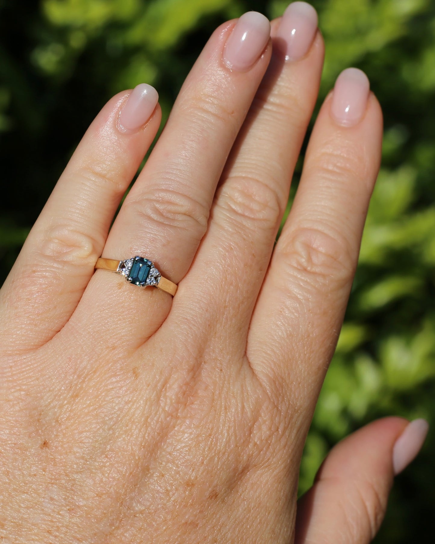 East African 0.725ct Teal Sapphire in Vintage Diamond Ring, 9ct Yellow and White Gold, size N1/2 or 7, 2.54g