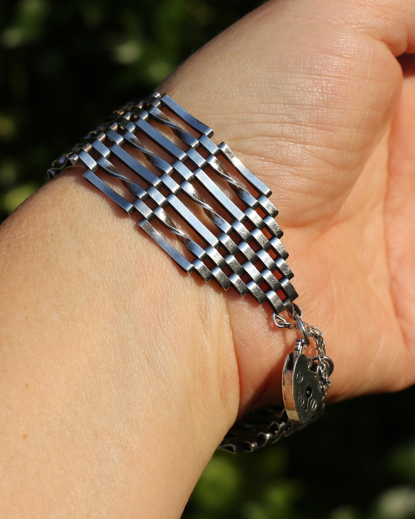 1978 London Made Gate Bracelet with Heart Padlock and Safety Chain, 19cm, 24.7g