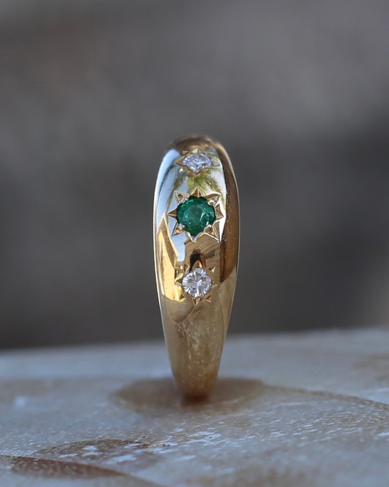 1975 Made Natural Emerald and Diamond Star Set Trilogy, 18ct Yellow Gold, size 7.75 or just under P1/4