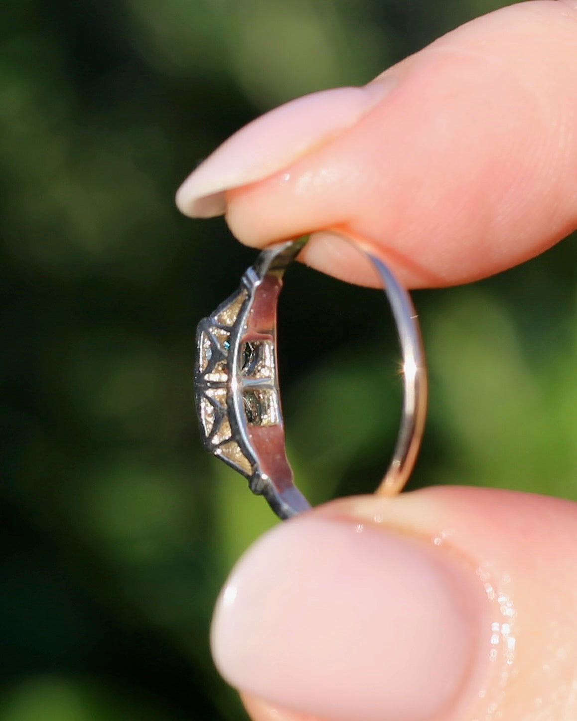 ON HOLD Delicate Vintage Australian Parti Toi et Moi, 9ct White and Yellow Gold, size N or just over 6.75, 1.39g