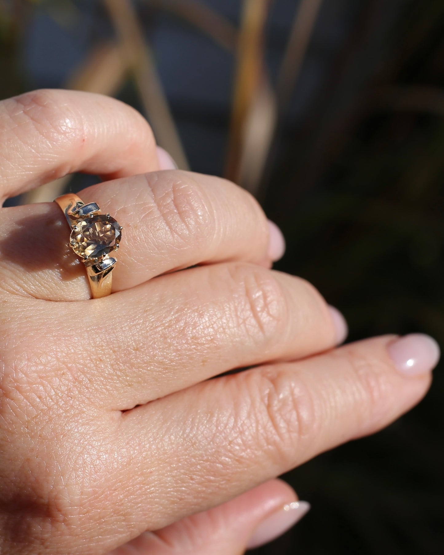 Pale Honey Coloured 2.4ct Australian Zircon in Vintage 9ct Yellow Gold, size P or 7.5