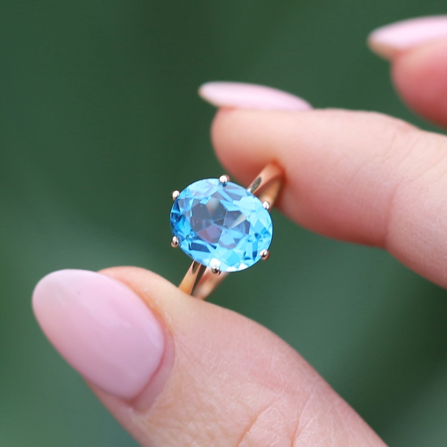 Vintage 4.5ct Oval Blue Topaz Claw Set Ring, 9ct Yellow Gold, size 6 or L1/2