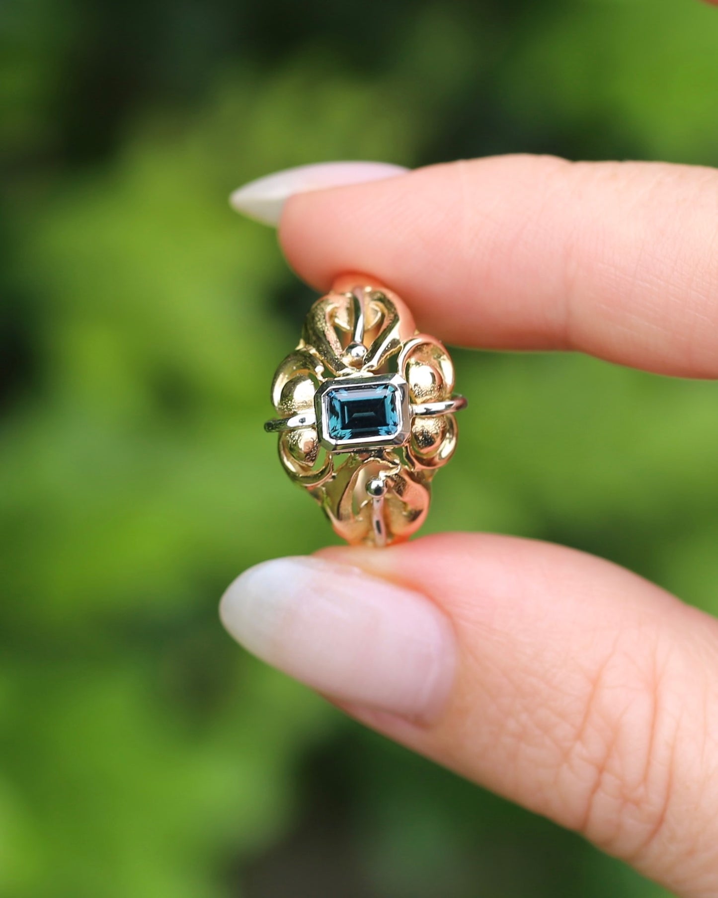 East African Emerald Cut Teal Parti Sapphire in 1940s Italian Made 18ct Mixed Metal Handmade ring, size S or 9.25 with valuation