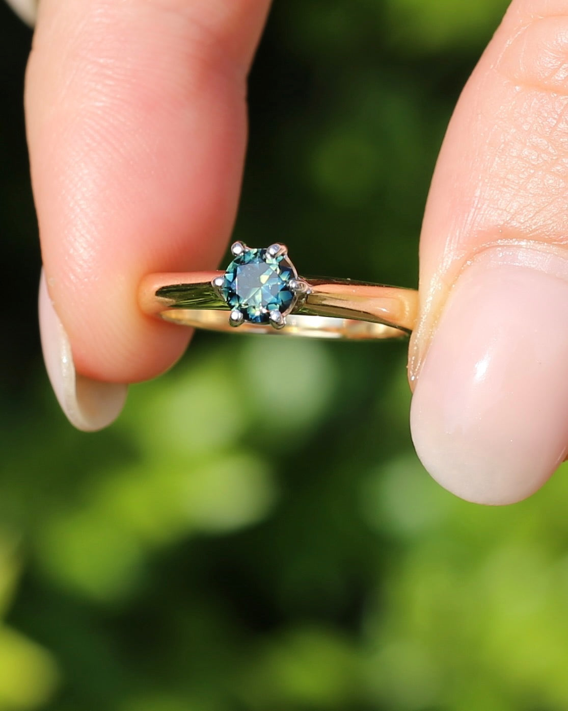 0.55ct Australian Parti Sapphire, 6 Claw Setting, 9ct White and Yellow Gold, size 7 or O, 3.52g