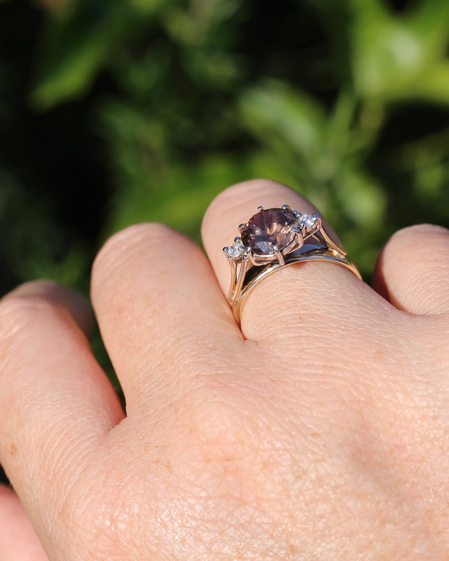 Vintage Circa 1960s 3.44ct Zircon and Diamond Trilogy, 9ct Yellow and White Gold, size 8 or Q, 3.95g