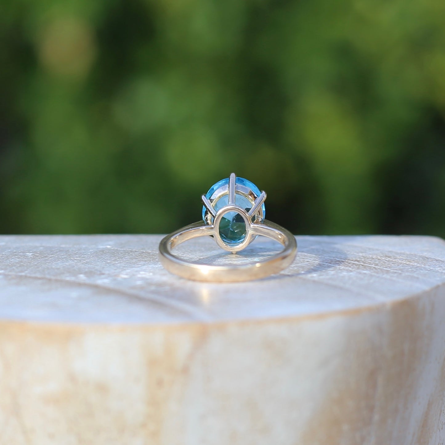 Vintage 4.5ct Oval Blue Topaz Claw Set Ring, 9ct Yellow Gold, size 6 or L1/2