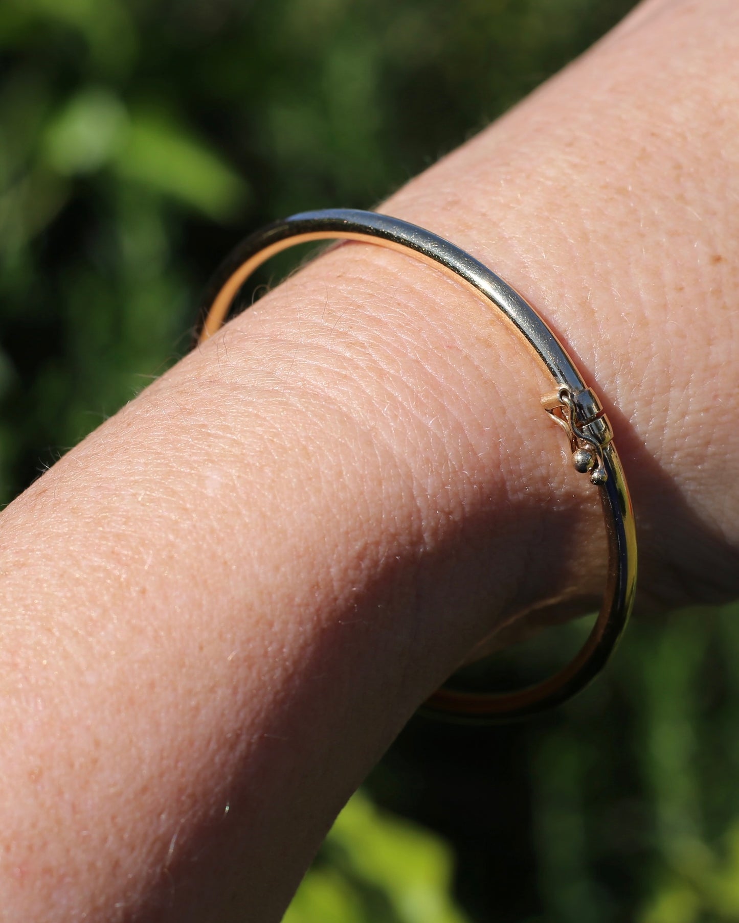 Silver Filled 1/10 Gold Hinged Bangle, approx 17cm oval, 5.81g