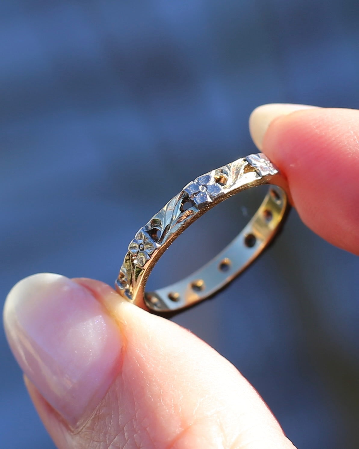 Pristine Vintage Mixed Metal Floral Wedder, 18ct Yellow and White Gold, size 8 or just over P1/2