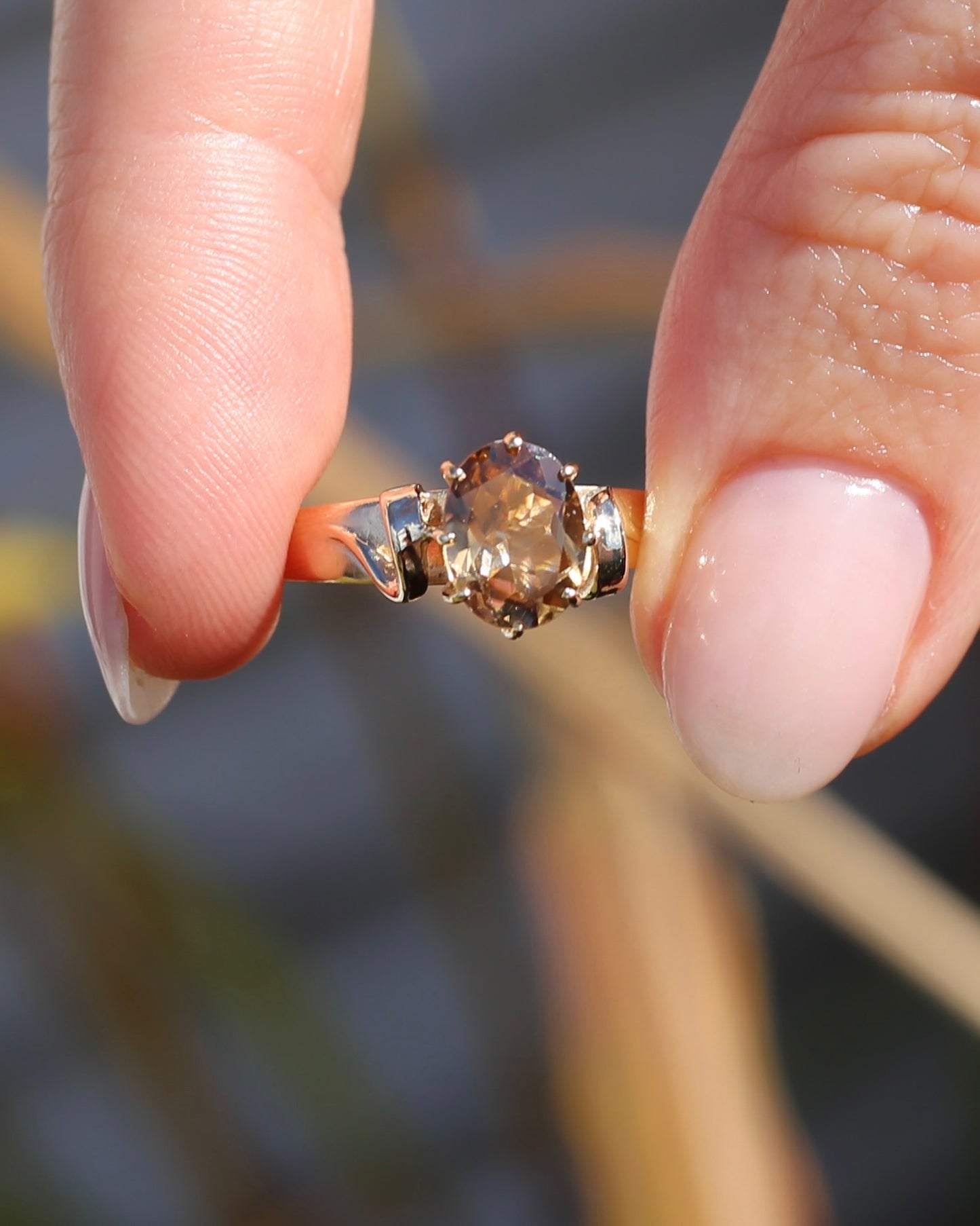 Pale Honey Coloured 2.4ct Australian Zircon in Vintage 9ct Yellow Gold, size P or 7.5