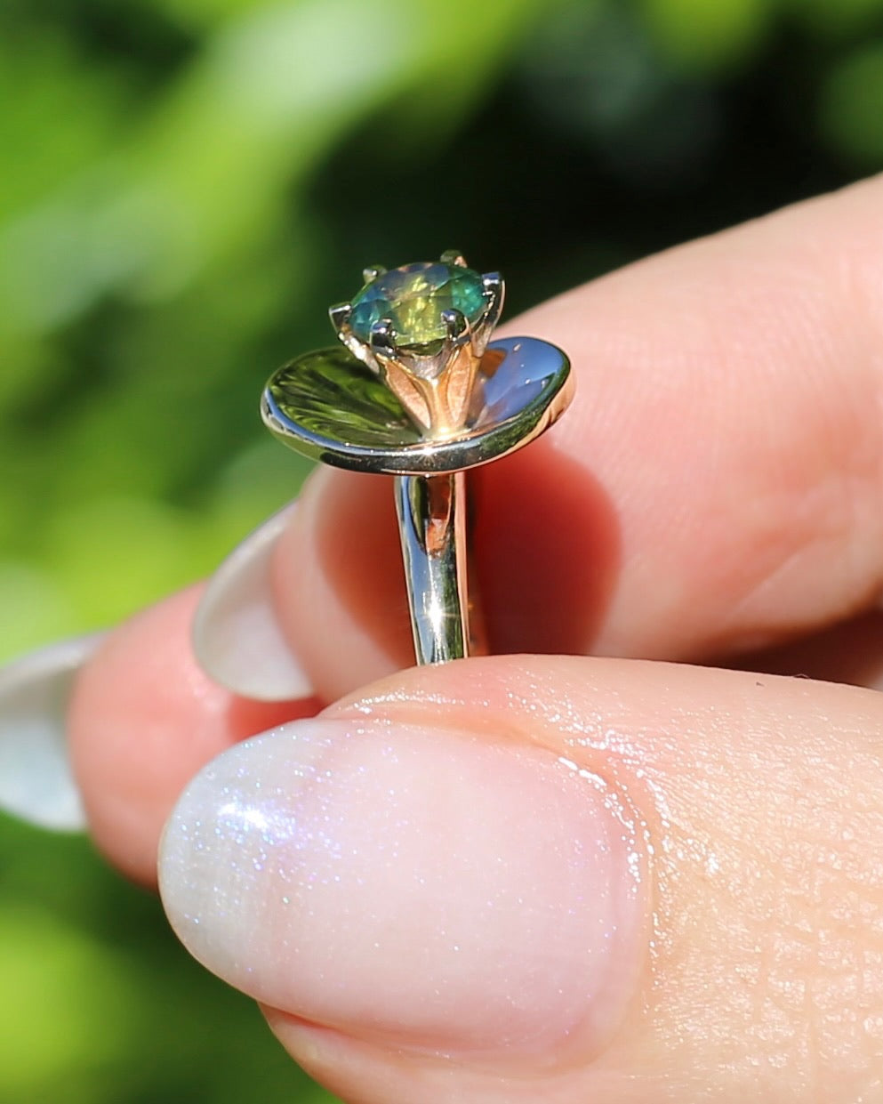 0.925ct Parti Sapphire in Vintage 9ct Gold Swirl Ring, 9ct Yellow Gold, size N or 6.75