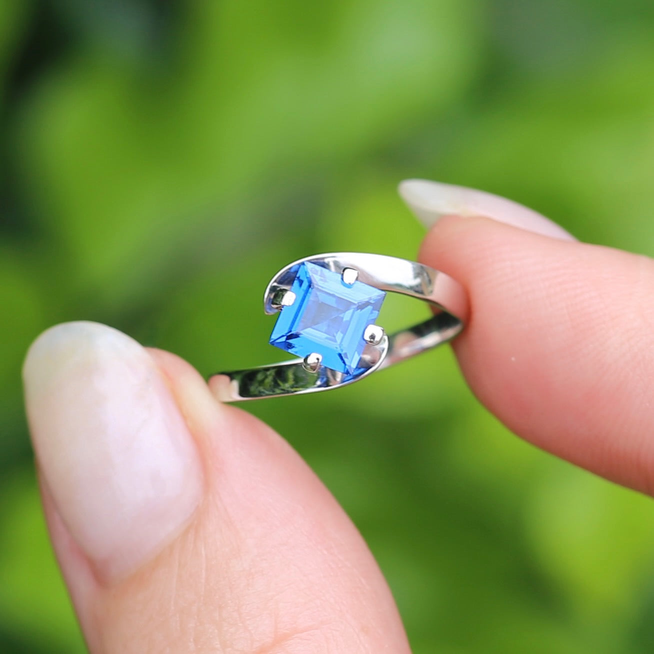 Circa 1960s Square Emerald Cut Blue Spinel in Asymmetric White Gold Ring, 9ct White Gold, size 6.25 or M