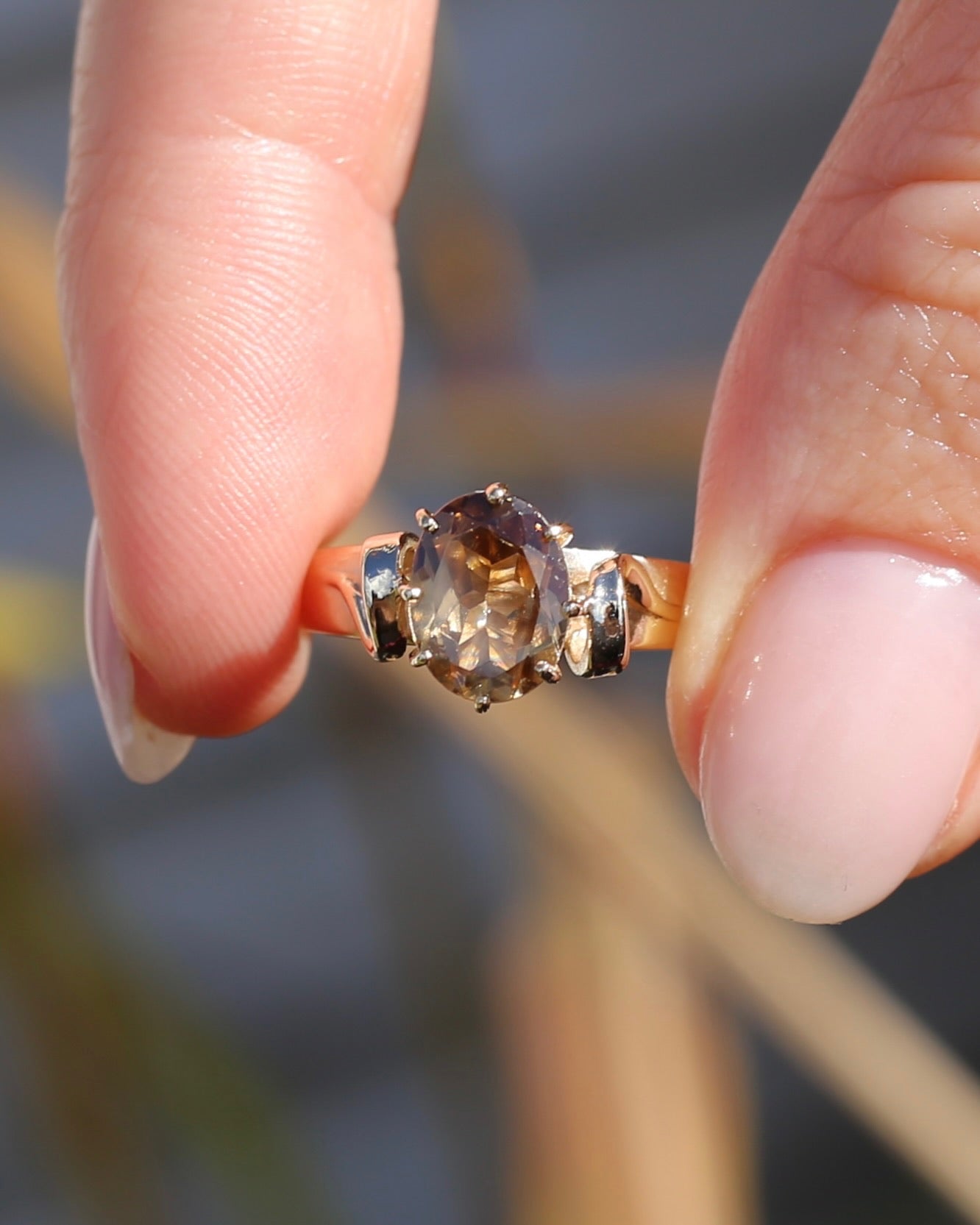 Pale Honey Coloured 2.4ct Australian Zircon in Vintage 9ct Yellow Gold, size P or 7.5