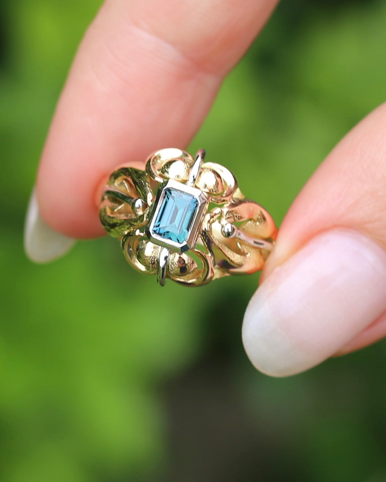 East African Emerald Cut Teal Parti Sapphire in 1940s Italian Made 18ct Mixed Metal Handmade ring, size S or 9.25 with valuation