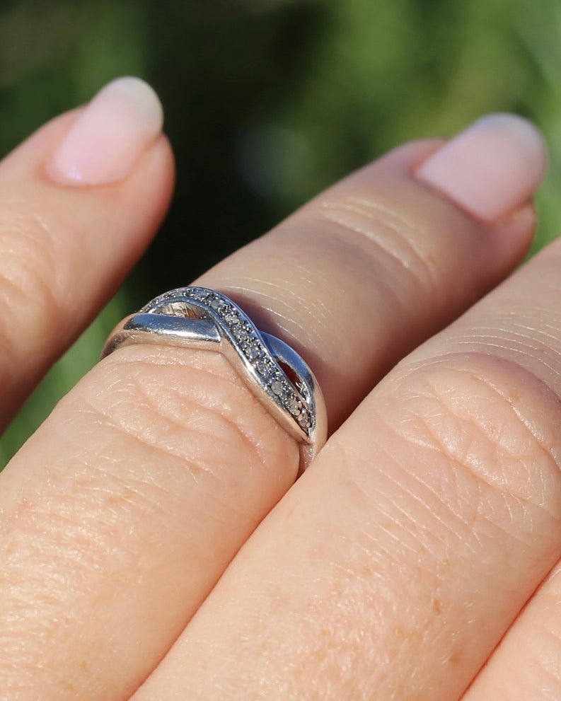 Natural Diamond Infinity Ring, Sterling Silver, size M or 6.25, 1.55g