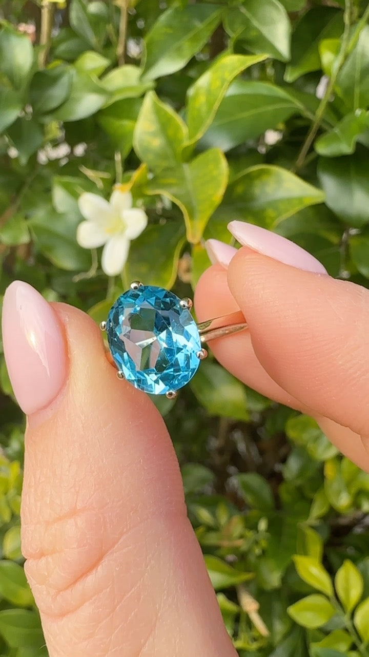 Vintage 4.5ct Oval Blue Topaz Claw Set Ring, 9ct Yellow Gold, size 6 or L1/2