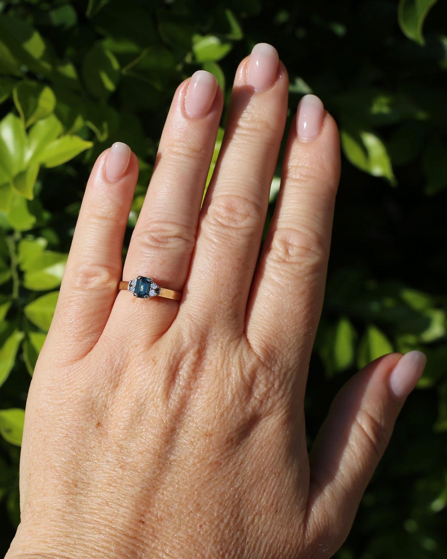East African 0.725ct Teal Sapphire in Vintage Diamond Ring, 9ct Yellow and White Gold, size N1/2 or 7, 2.54g