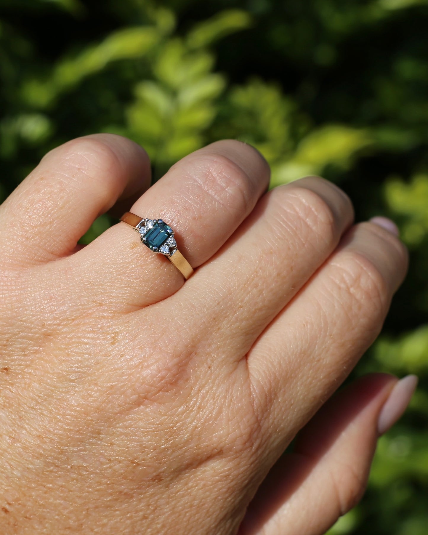 East African 0.725ct Teal Sapphire in Vintage Diamond Ring, 9ct Yellow and White Gold, size N1/2 or 7, 2.54g