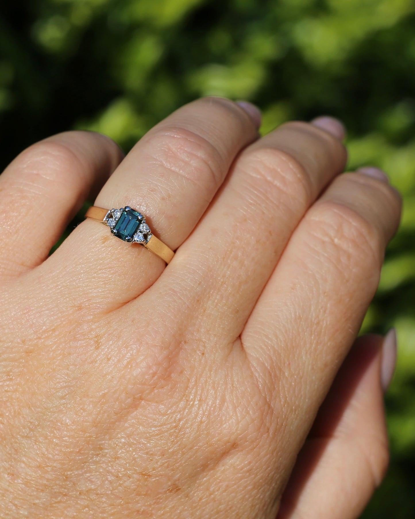 East African 0.725ct Teal Sapphire in Vintage Diamond Ring, 9ct Yellow and White Gold, size N1/2 or 7, 2.54g