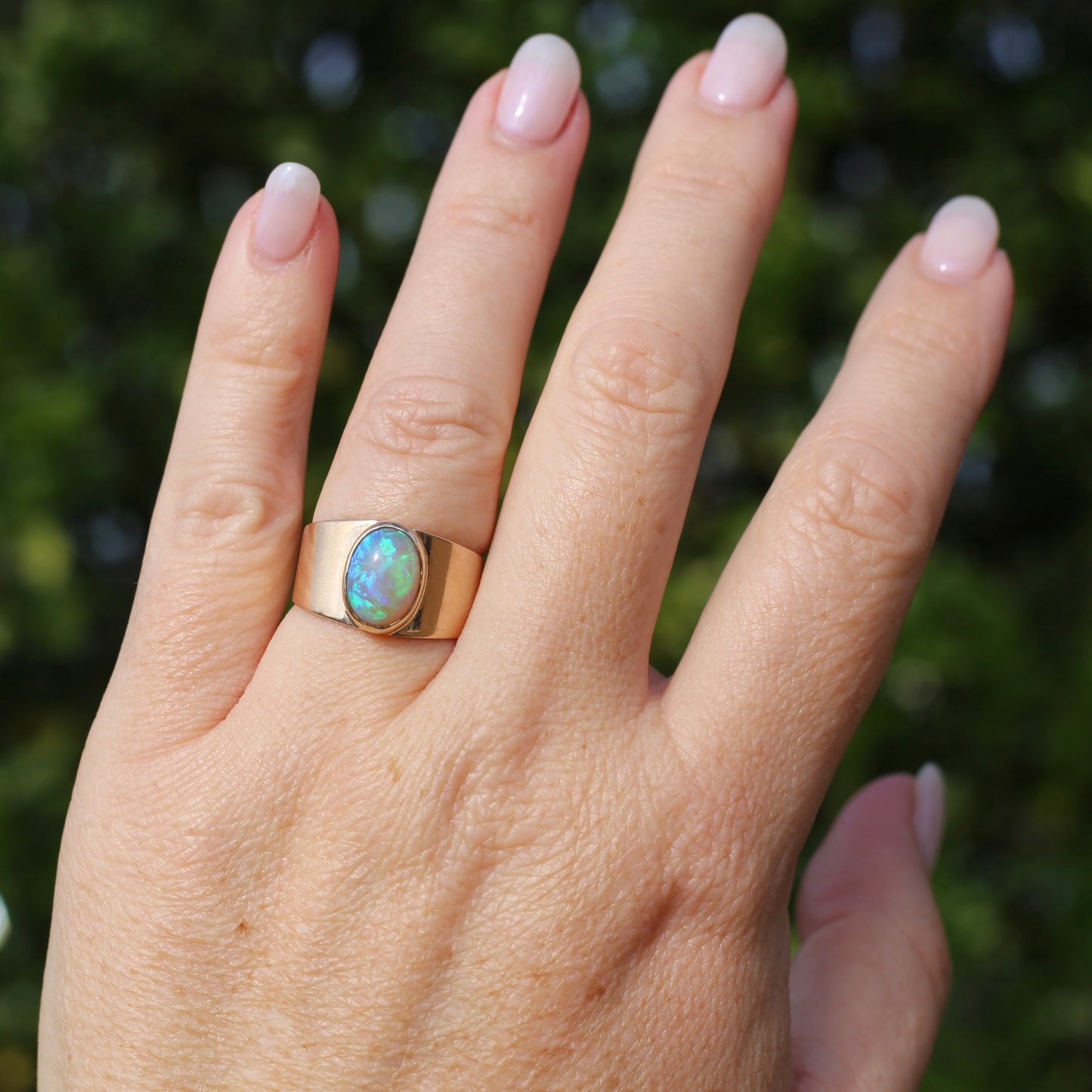 Vintage Bezel Set Opal Cabachon in Rosey 9ct Gold Ring, Size 8 or Q fits more like a P or just over 7.5