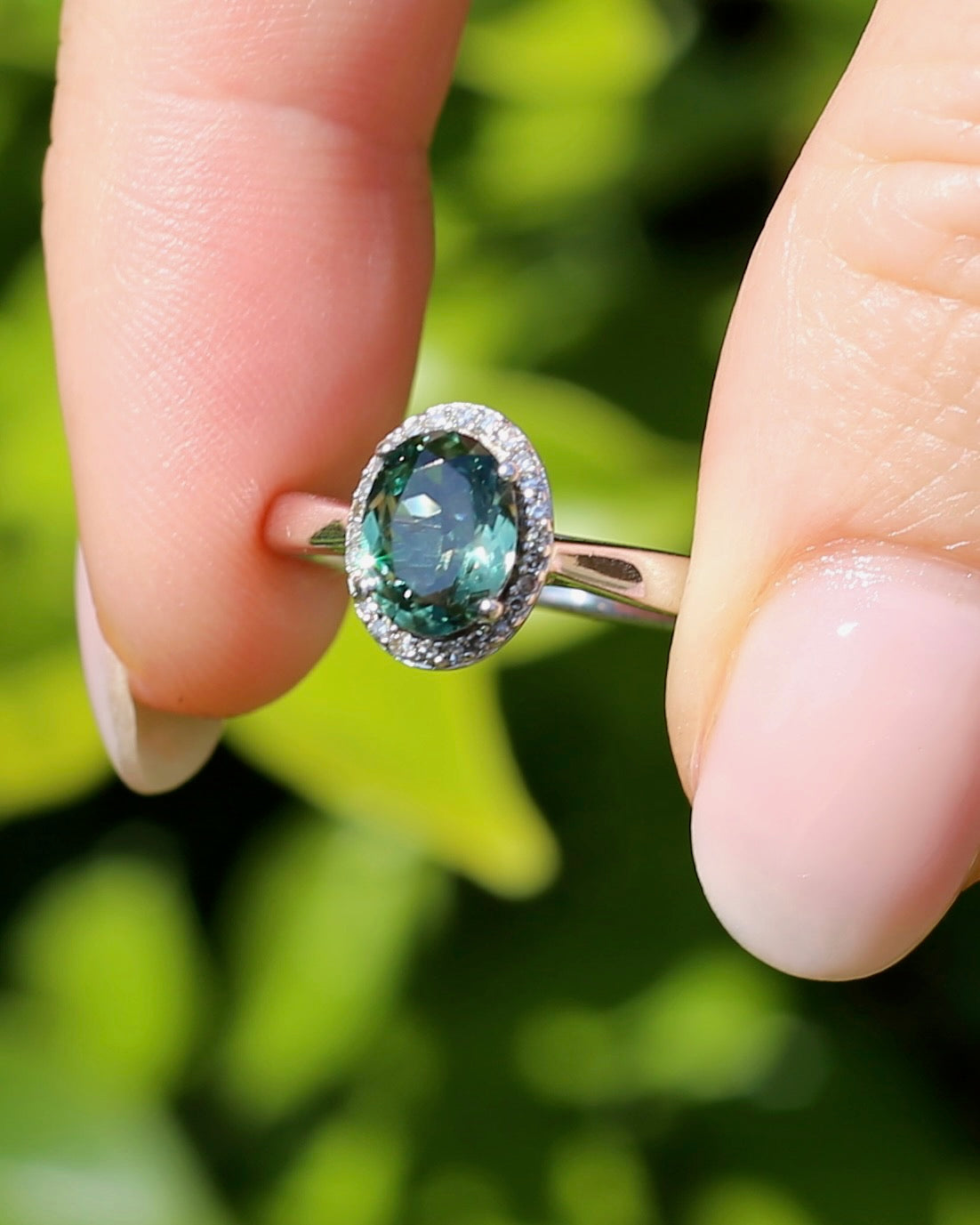 1.48ct Australian Parti Sapphire and SIngle Cut Diamond Halo, 10ct White Gold, size O or 7.25, 3.71g