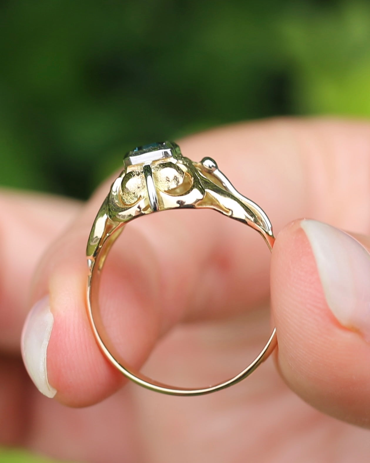 East African Emerald Cut Teal Parti Sapphire in 1940s Italian Made 18ct Mixed Metal Handmade ring, size S or 9.25 with valuation