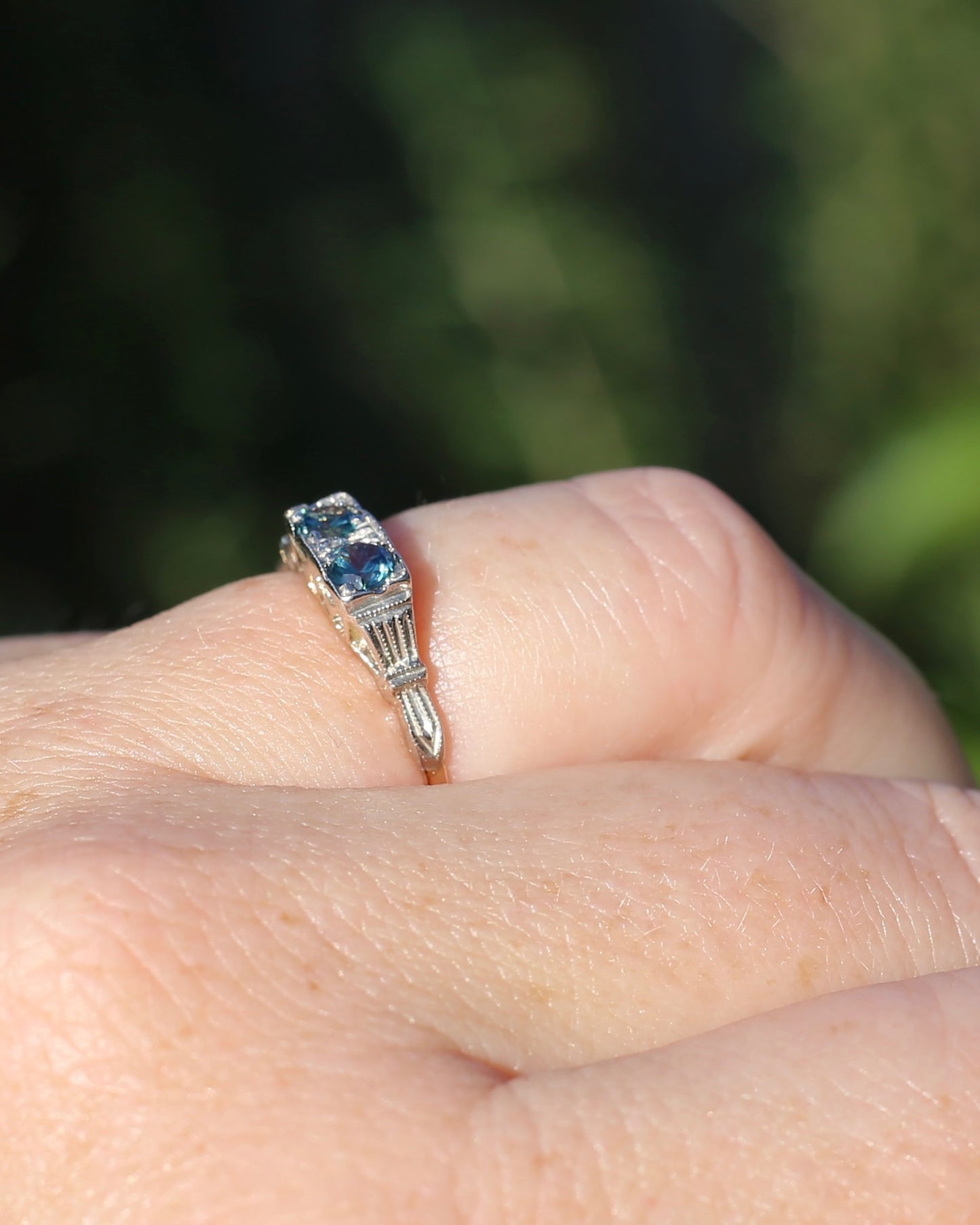 ON HOLD Delicate Vintage Australian Parti Toi et Moi, 9ct White and Yellow Gold, size N or just over 6.75, 1.39g