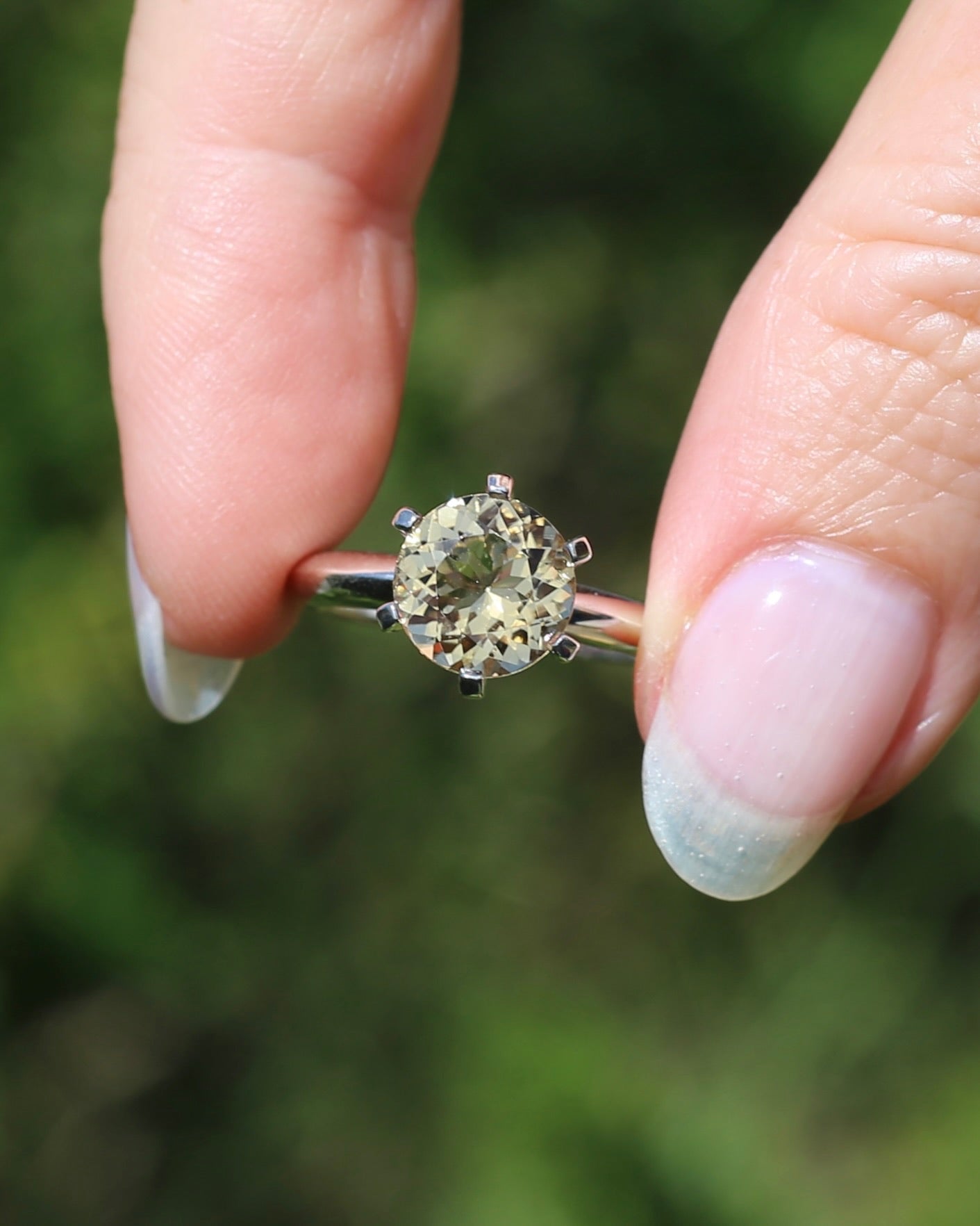 9mm 2.25ct Natural Yellow Beryl, 6 Claw Set, 9ct White Gold, size N1/2 or nearly 7, 3.75g