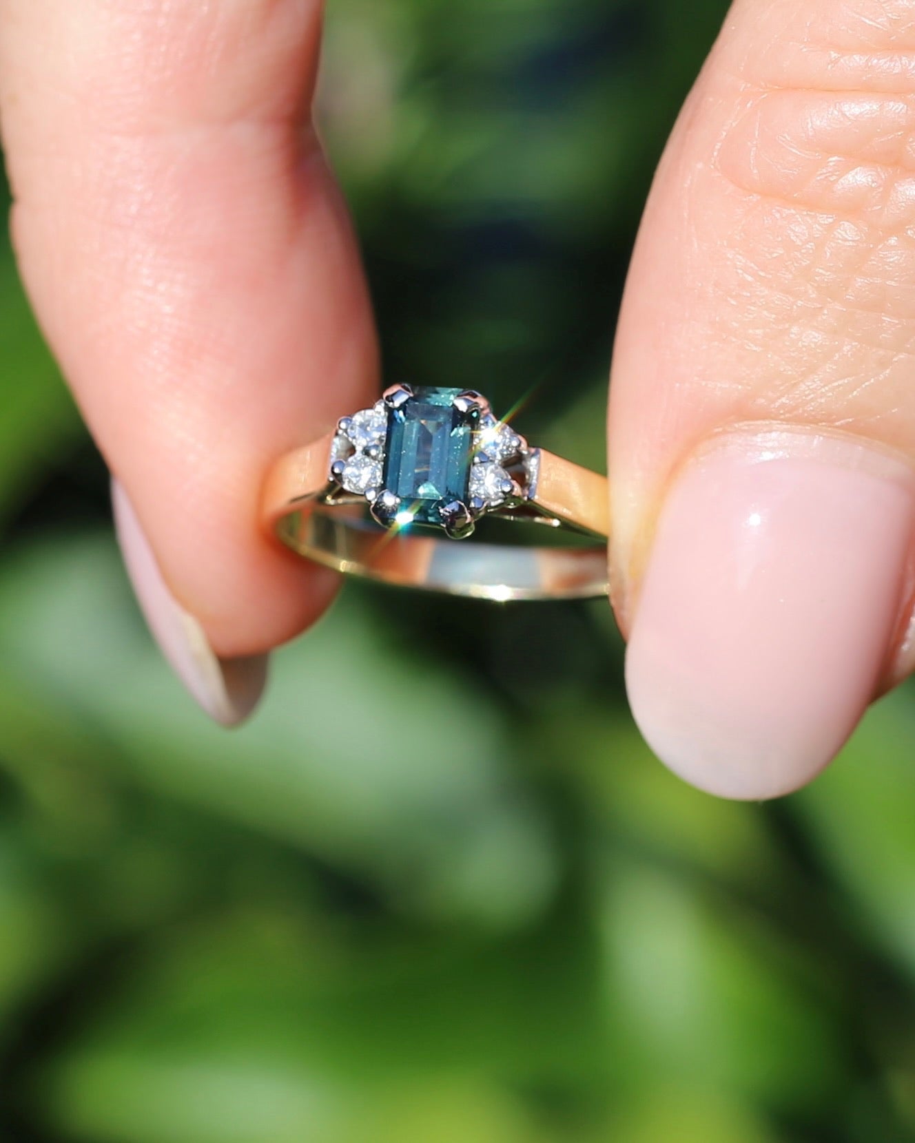 East African 0.725ct Teal Sapphire in Vintage Diamond Ring, 9ct Yellow and White Gold, size N1/2 or 7, 2.54g
