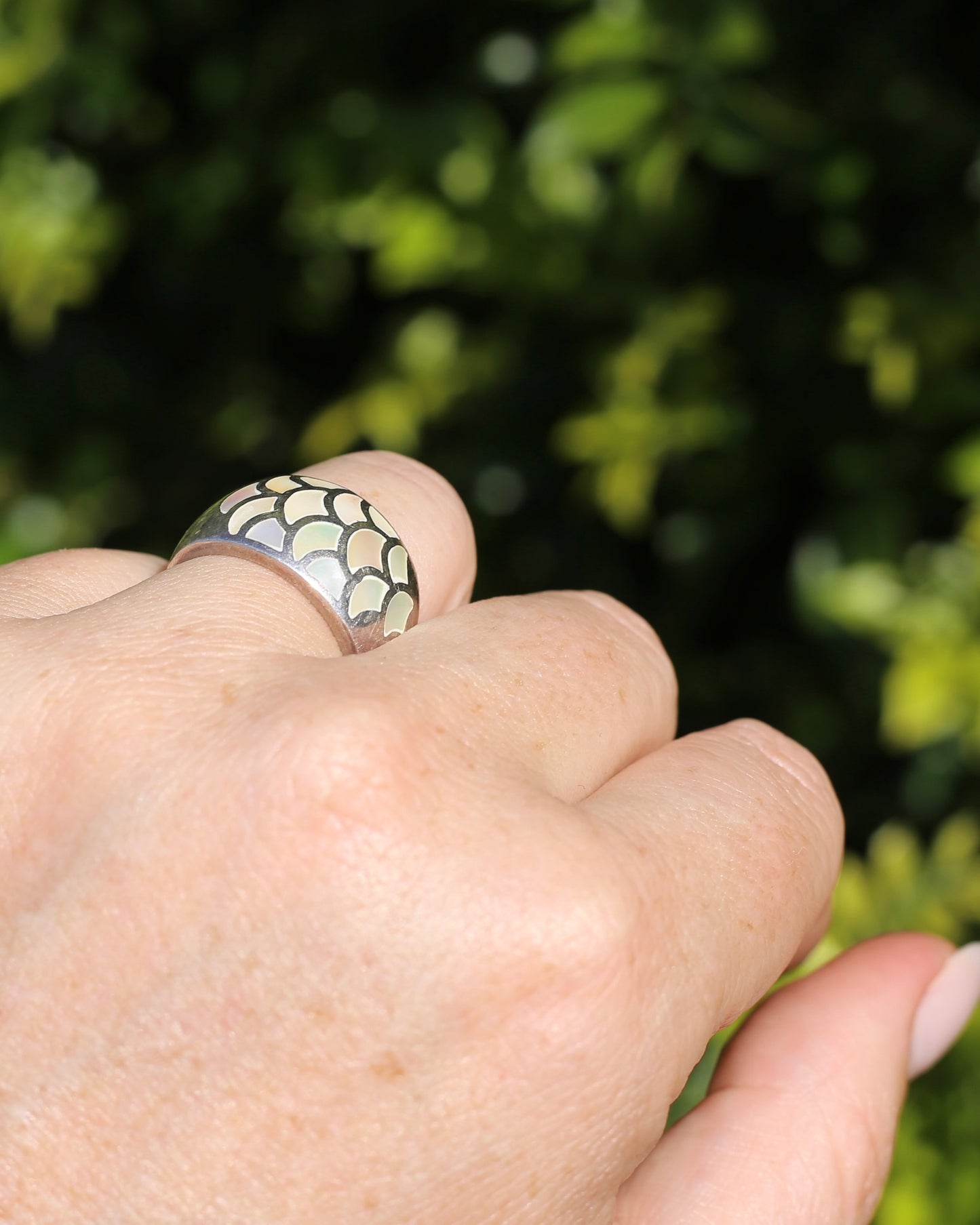 Mother of Pearl Inlaid Mermaid Scale Silver Ring, 8.8g, size P1/2 or 7.75