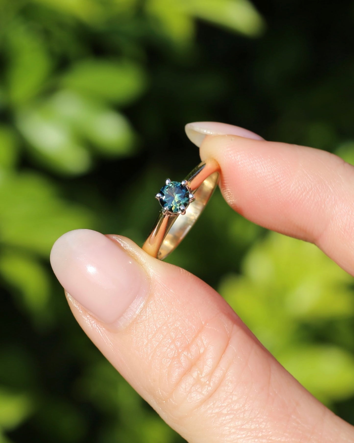 0.55ct Australian Parti Sapphire, 6 Claw Setting, 9ct White and Yellow Gold, size 7 or O, 3.52g