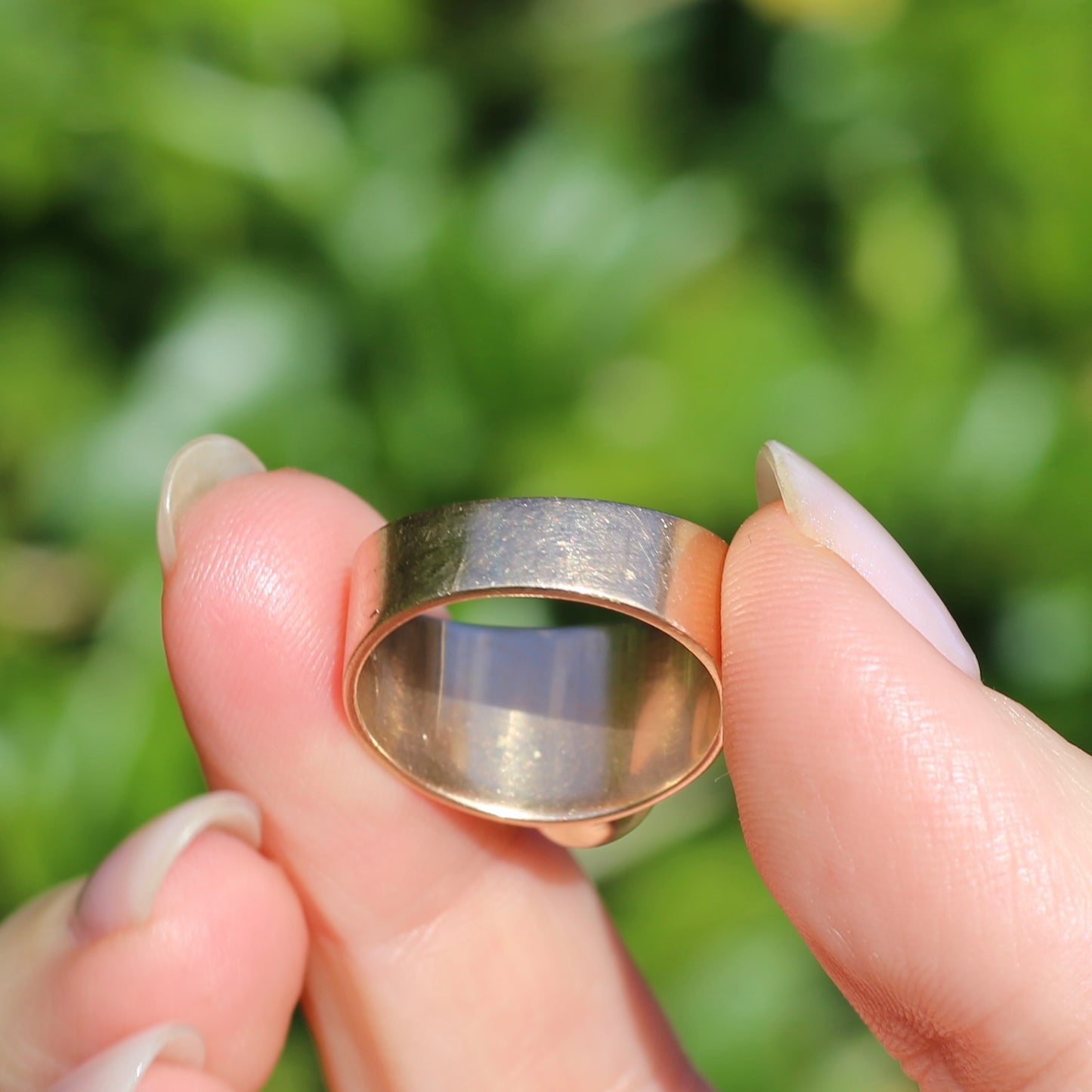 Vintage Bezel Set Opal Cabachon in Rosey 9ct Gold Ring, Size 8 or Q fits more like a P or just over 7.5