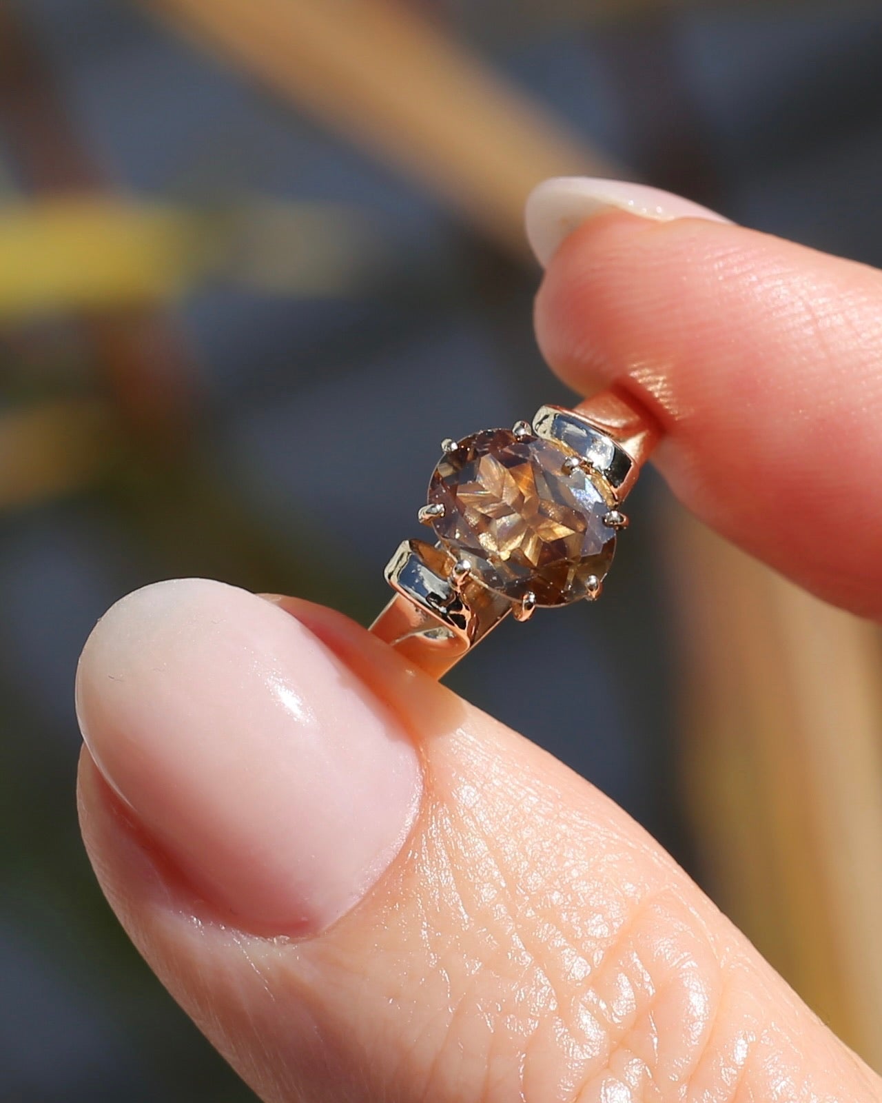 Pale Honey Coloured 2.4ct Australian Zircon in Vintage 9ct Yellow Gold, size P or 7.5