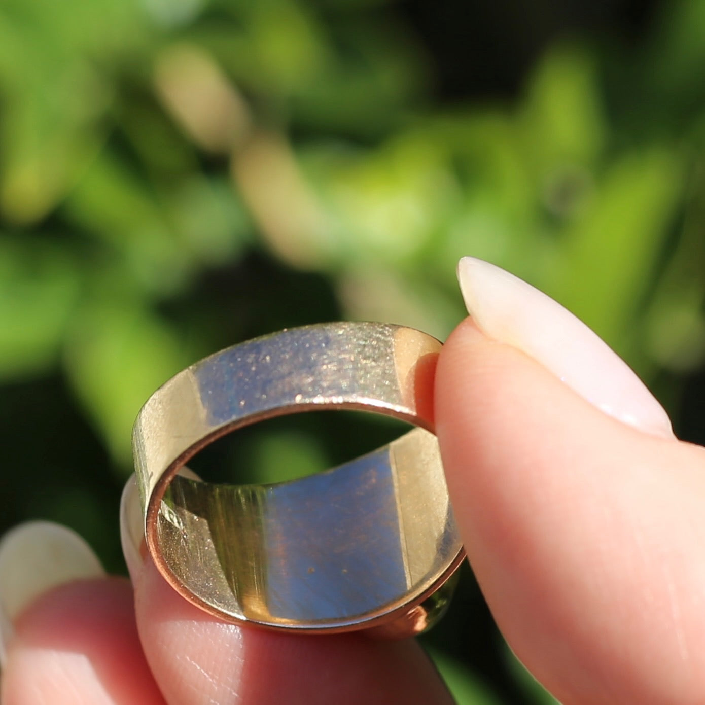 Vintage Bezel Set Opal Cabachon in Rosey 9ct Gold Ring, Size 8 or Q fits more like a P or just over 7.5