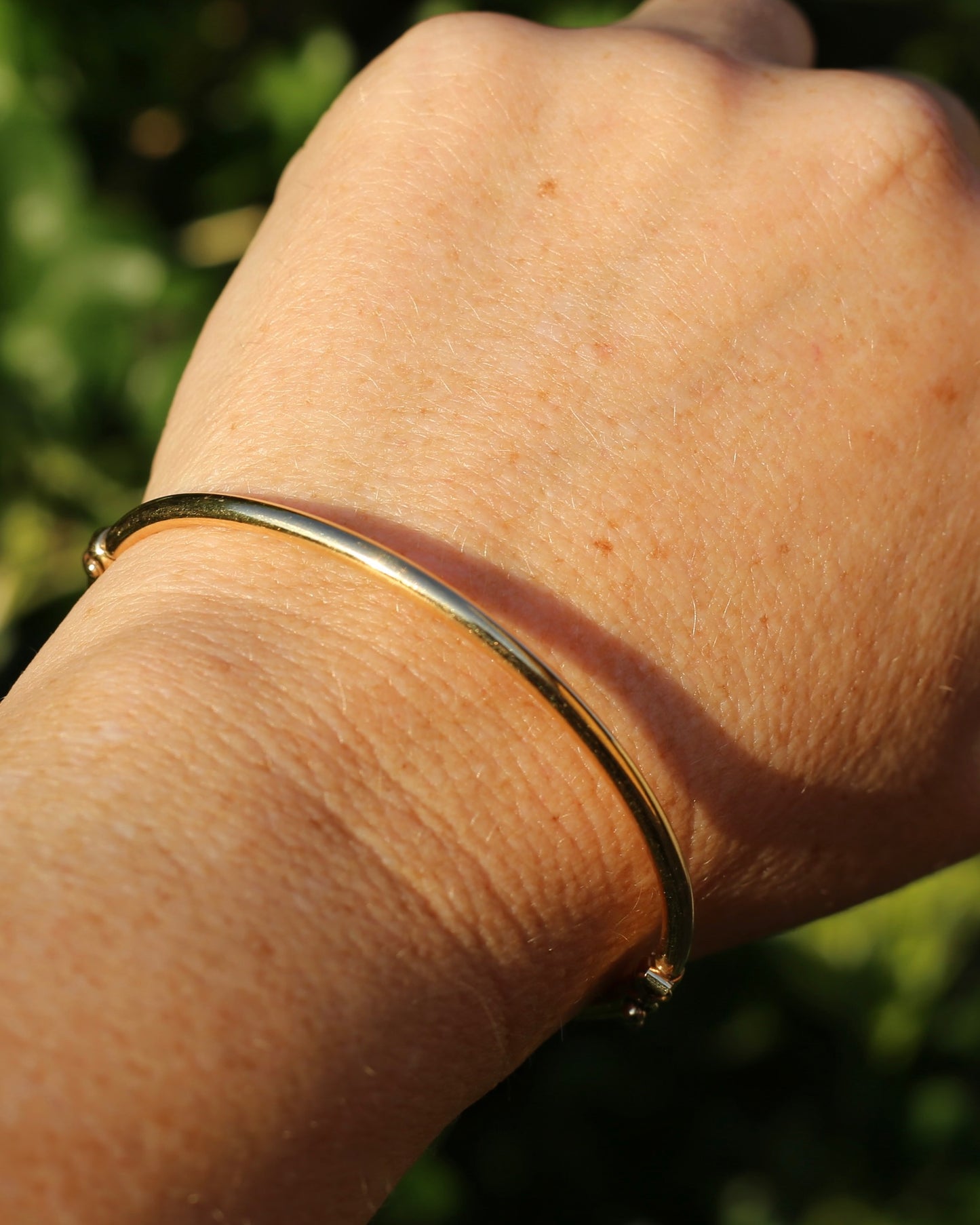 Silver Filled 1/10 Gold Hinged Bangle, approx 17cm oval, 5.81g