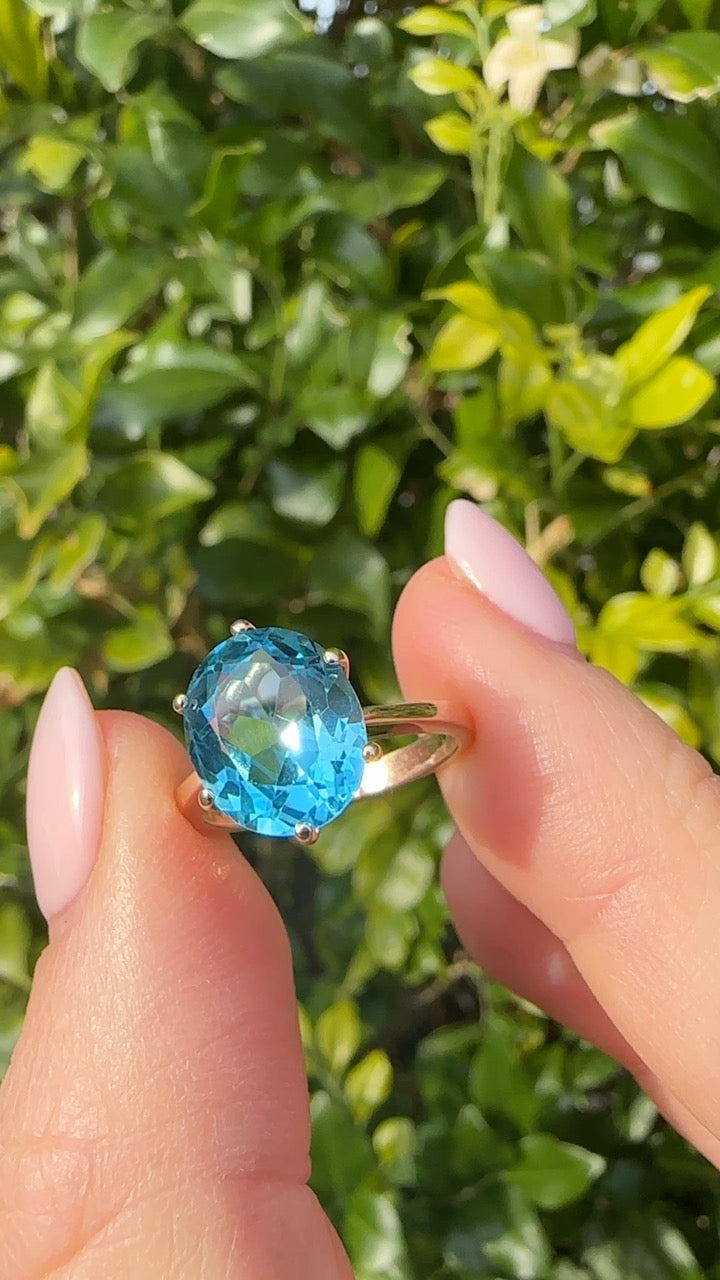 Vintage 4.5ct Oval Blue Topaz Claw Set Ring, 9ct Yellow Gold, size 6 or L1/2